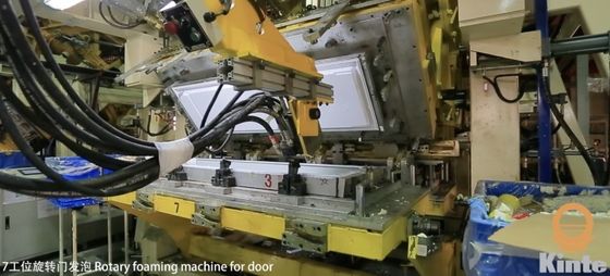 Equipo de producción de electrodomésticos y refrigeradores 7 estaciones línea de espuma de paneles de puertas rotativas