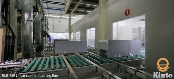 La línea que hace espuma del gabinete automática para la planta de fabricación del refrigerador con larga vida, apresura ajustable